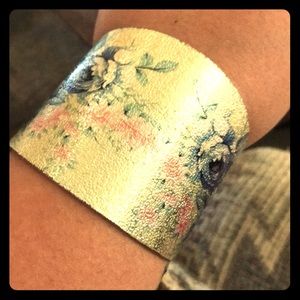 Gorgeous Floral Gold Bracelet